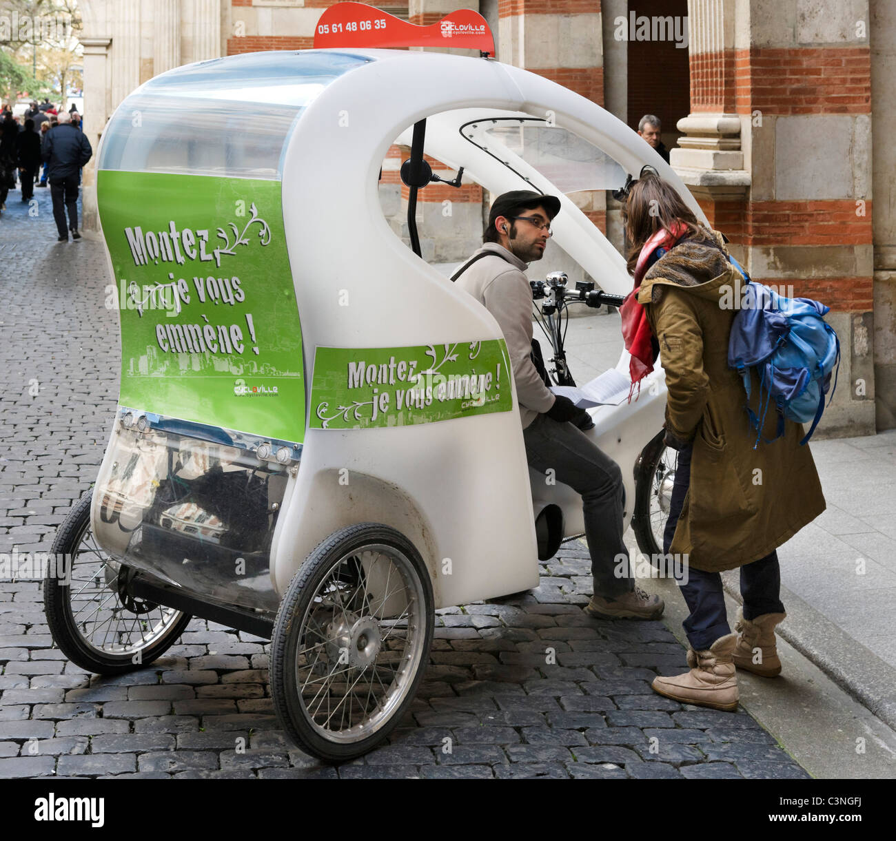 Vélo taxi rickshaw hi-res stock photography and images - Alamy