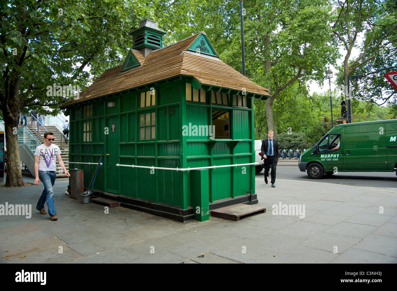 Cab shelter london hires stock photography and images Alamy