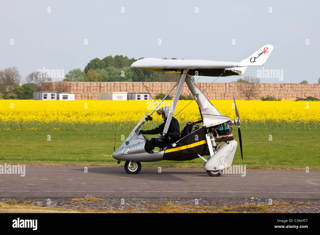 Pegasus Quik R 912S G-CDGL weight-shift microlight taxiing along taxi ...