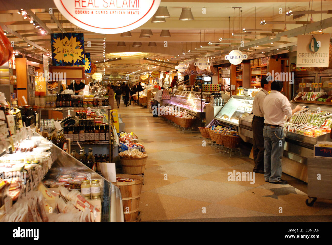A deli at Grand Central station New York Stock Photo Alamy
