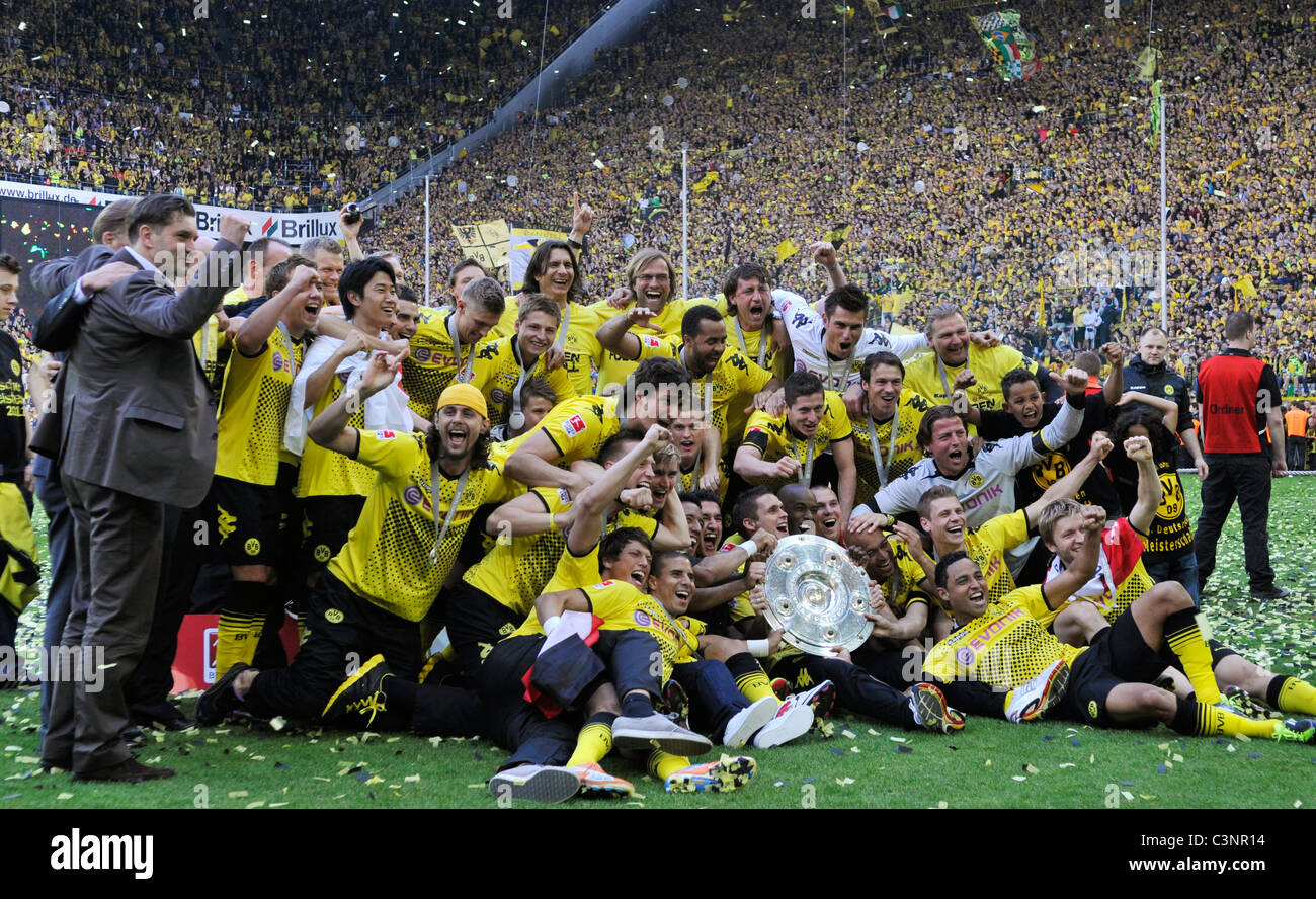 Signal Iduna Park Dortmund Germany 14.5.2011, football: German Bundesliaga  Season 2010/2011 matchday 34, Borussia Dortmund (BVB) vs Eintracht  Frankfurt (SGE) --- MEISTER: Team Borussia Dortmund presents the german  football league championship trophy