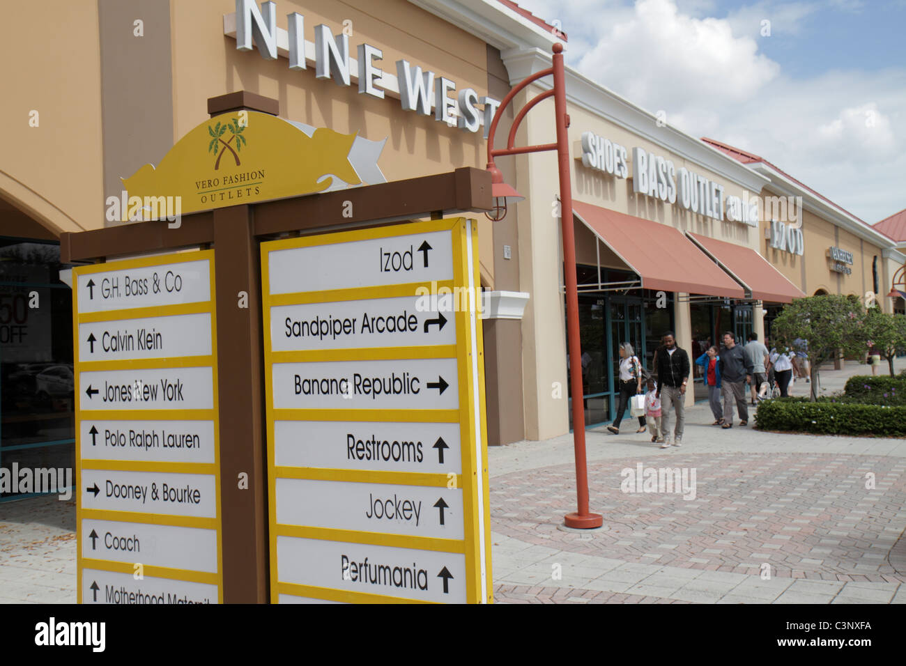 Vero Beach Florida,Outlets,Dooney & and Bourke Factory Store,shopping  shopper shoppers shop shops market markets marketplace buying  selling,retail sto Stock Photo - Alamy