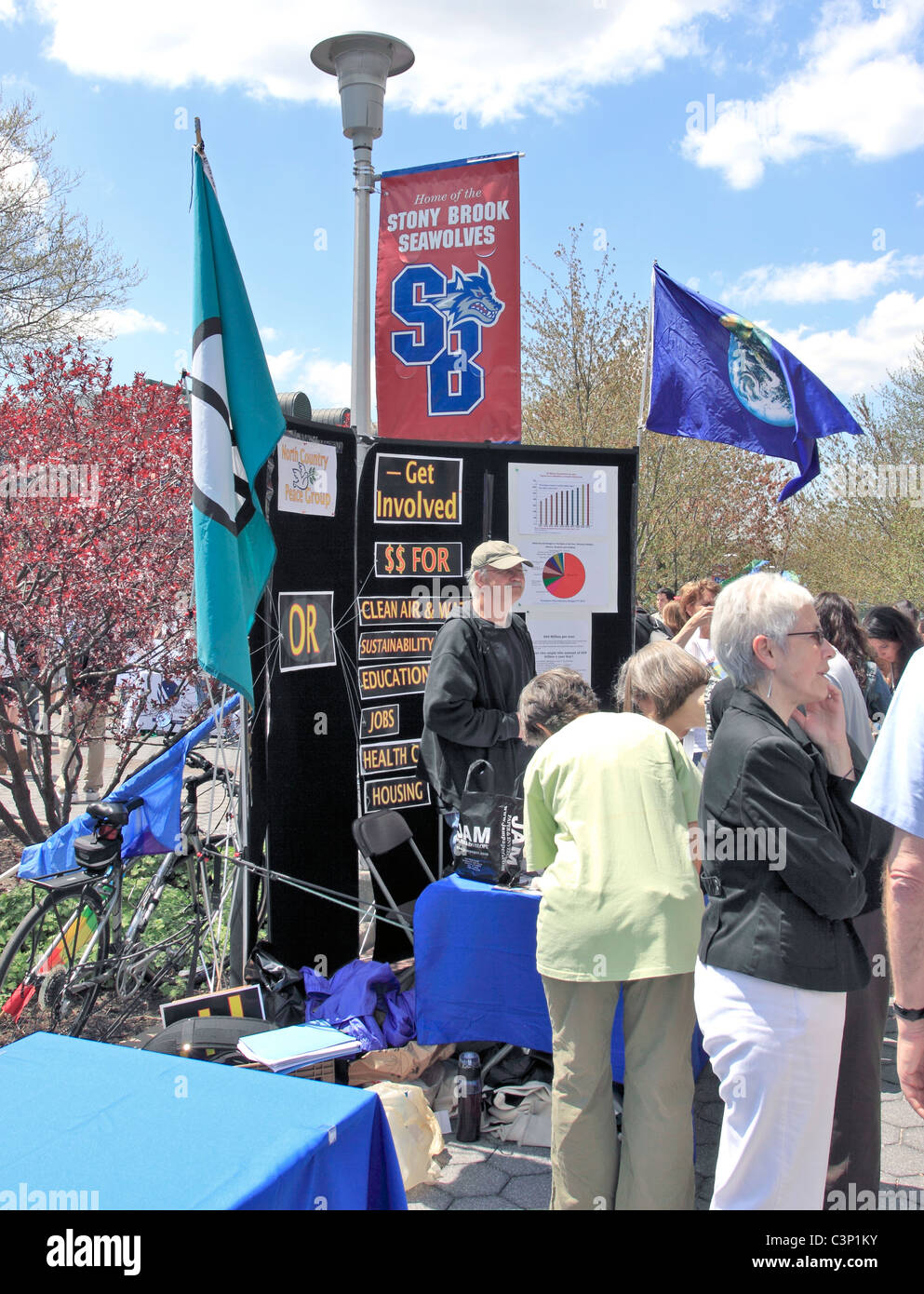 Exhibit booth hi-res stock photography and images - Alamy
