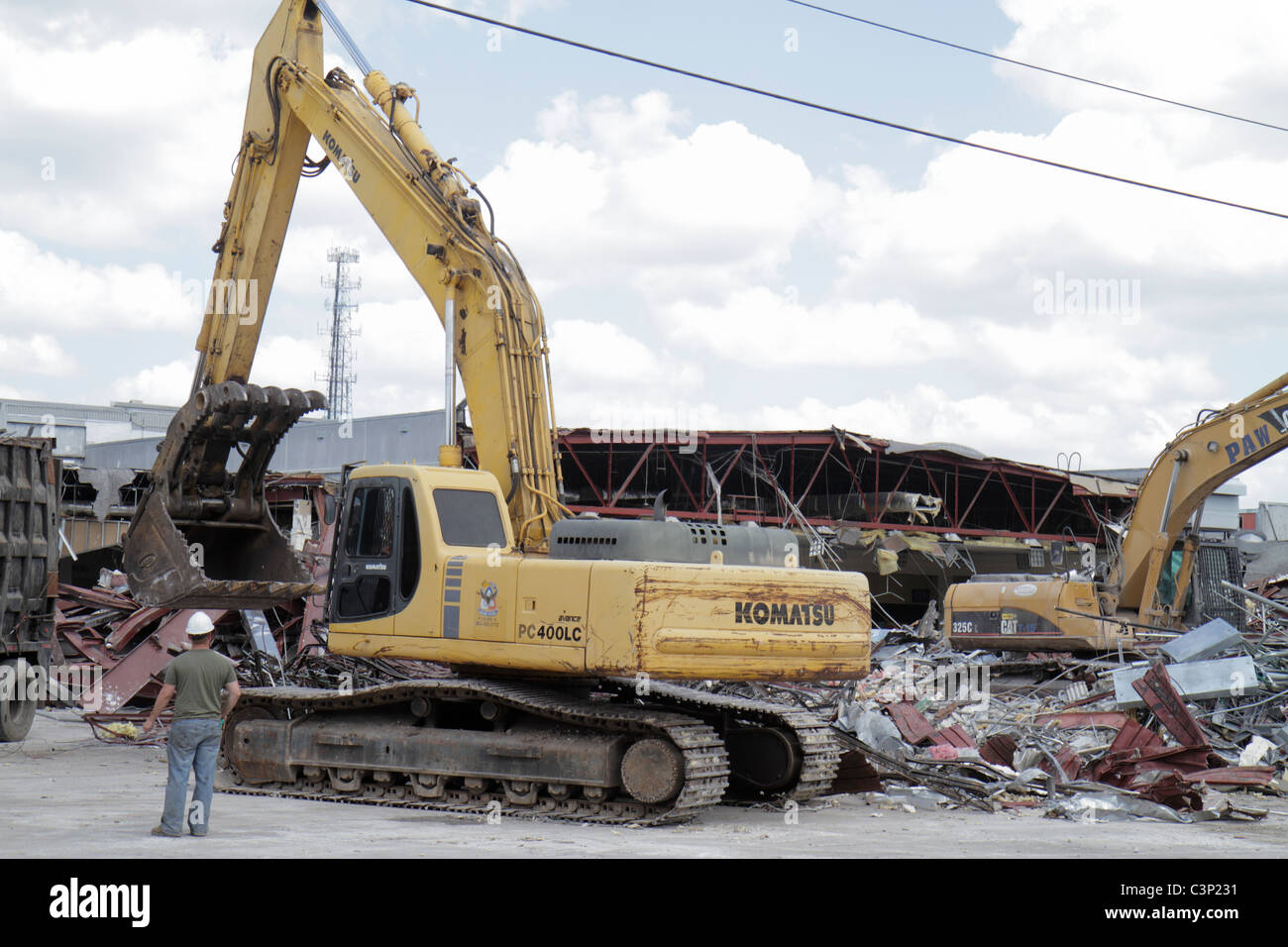 Bartow Florida,demolition,building removal,progress,tractor excavator