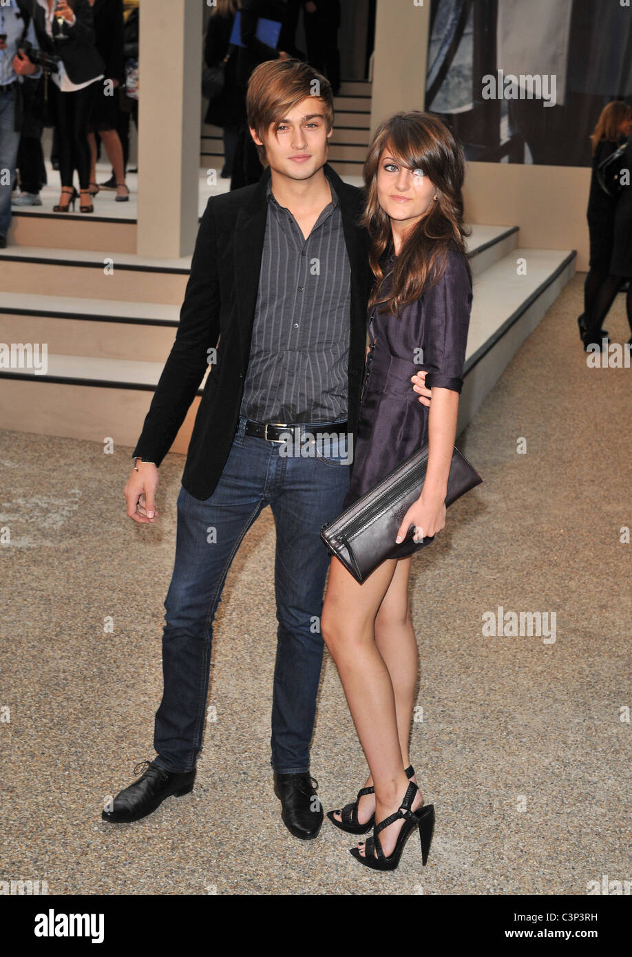 Douglas Booth and guest 25th anniversary London Fashion Week Spring/Summer  2010 - Burberry - held at Chelsea College of Art and Stock Photo - Alamy