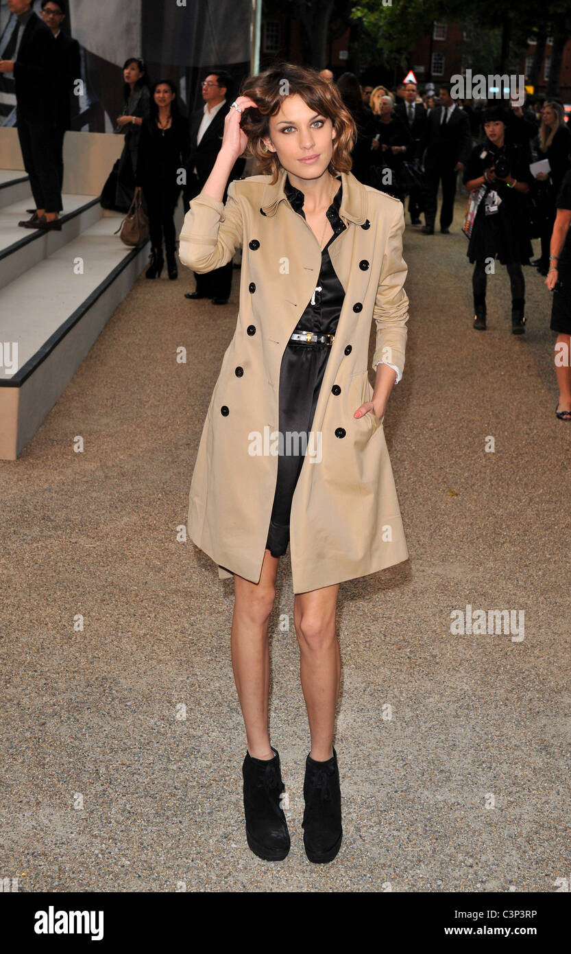 alexa chung burberry trench