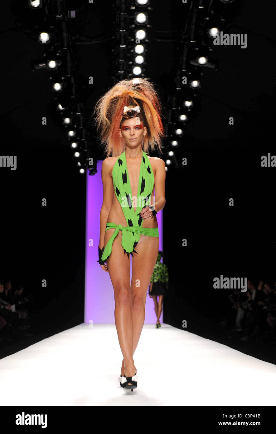 Watch Liberty Ross hits the catwalk in the wake of her husband’s affair scandal video Watch Liberty Ross hits the catwalk in the wake of her husband’s affair scandal video