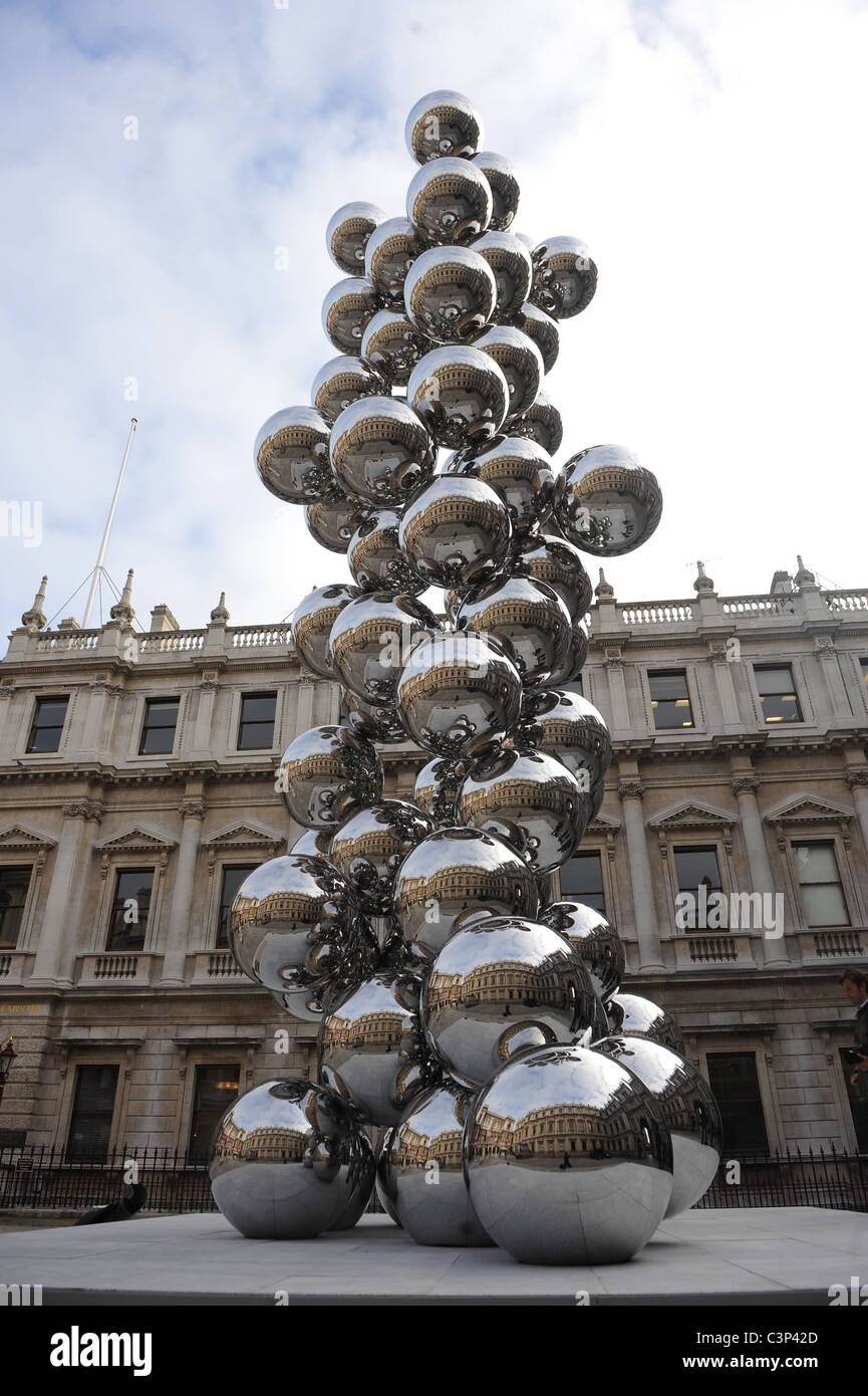 Anish Kapoor Exhibition At The Royal Academy Of Arts Hi res Stock anish-kapoor-exhibition-at-the-royal-academy-of-arts-hi-res-stock