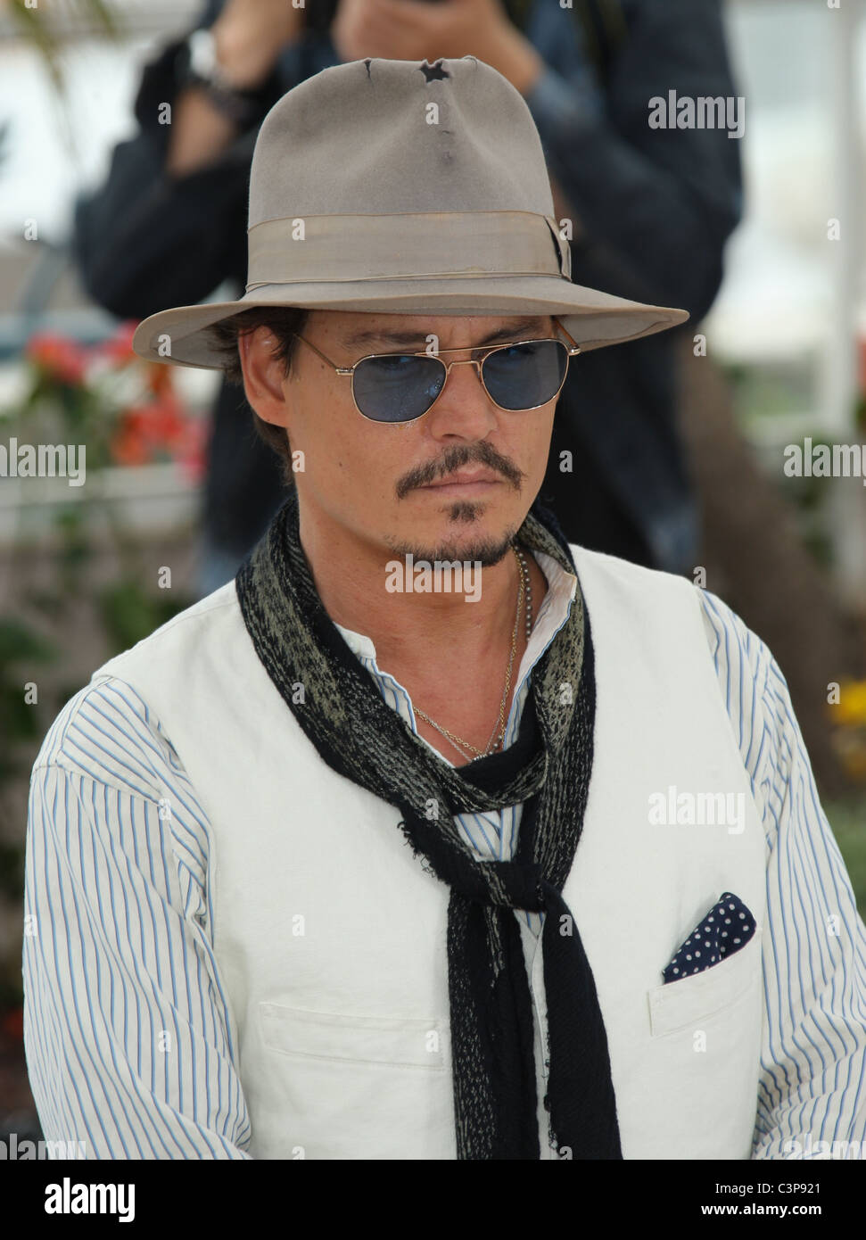 JOHNNY DEPP PIRATES OF THE CARIBBEAN: ON STRANGER TIDES PHOTOCALL CANNES FILM FESTIVAL 2011 PALAIS DES FESTIVAL CANNES FRANCE Stock Photo