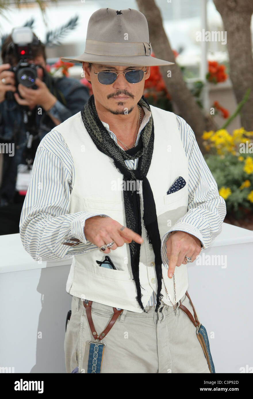 JOHNNY DEPP PIRATES OF THE CARIBBEAN: ON STRANGER TIDES PHOTOCALL CANNES FILM FESTIVAL 2011 PALAIS DES FESTIVAL CANNES FRANCE Stock Photo
