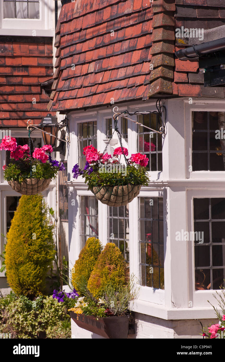 Hanging flower baskets hires stock photography and images Alamy