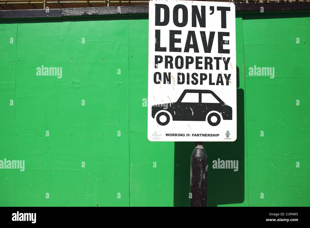 Don't leave property on display warning sign. Stock Photo