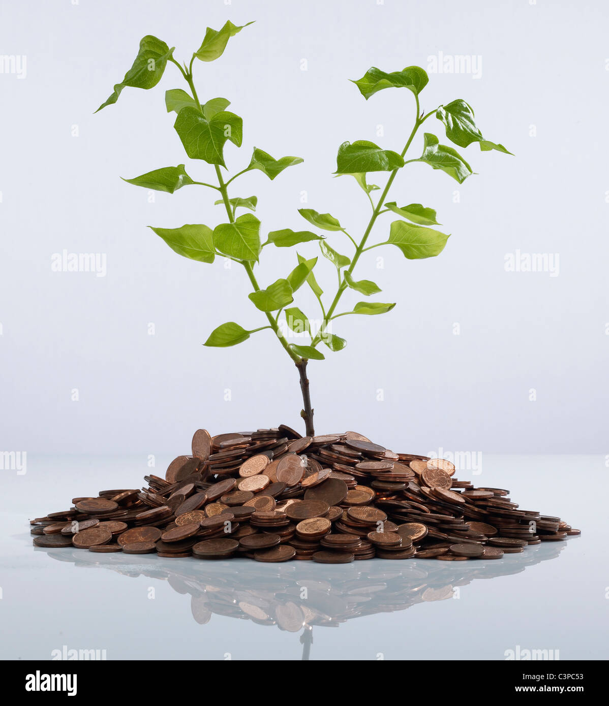 Pile of coins hi-res stock photography and images - Alamy