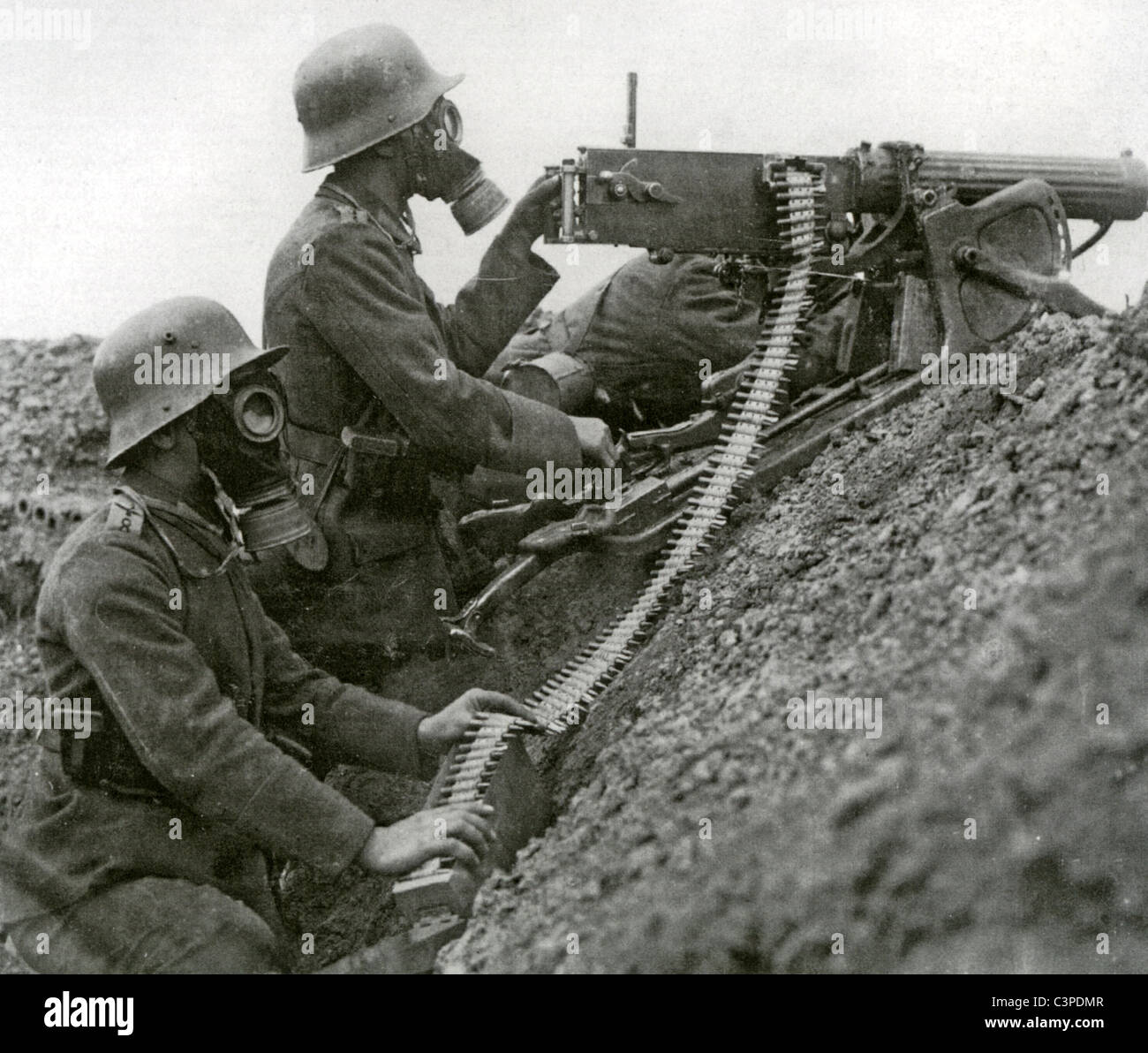 GERMAN MACHINE GUN unit during First World War Stock Photo