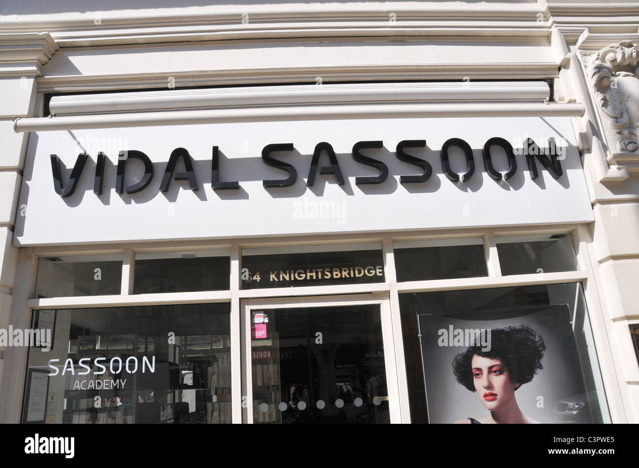 Vidal Sassoon Academy Knightsbridge Hair salon haircut style Stock Photo