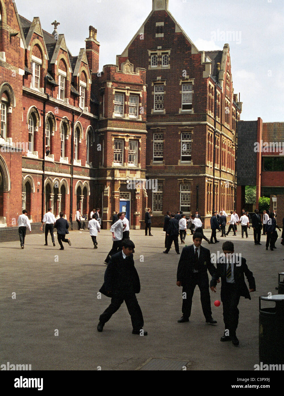 Secondary school playground uk hires stock photography and images Alamy