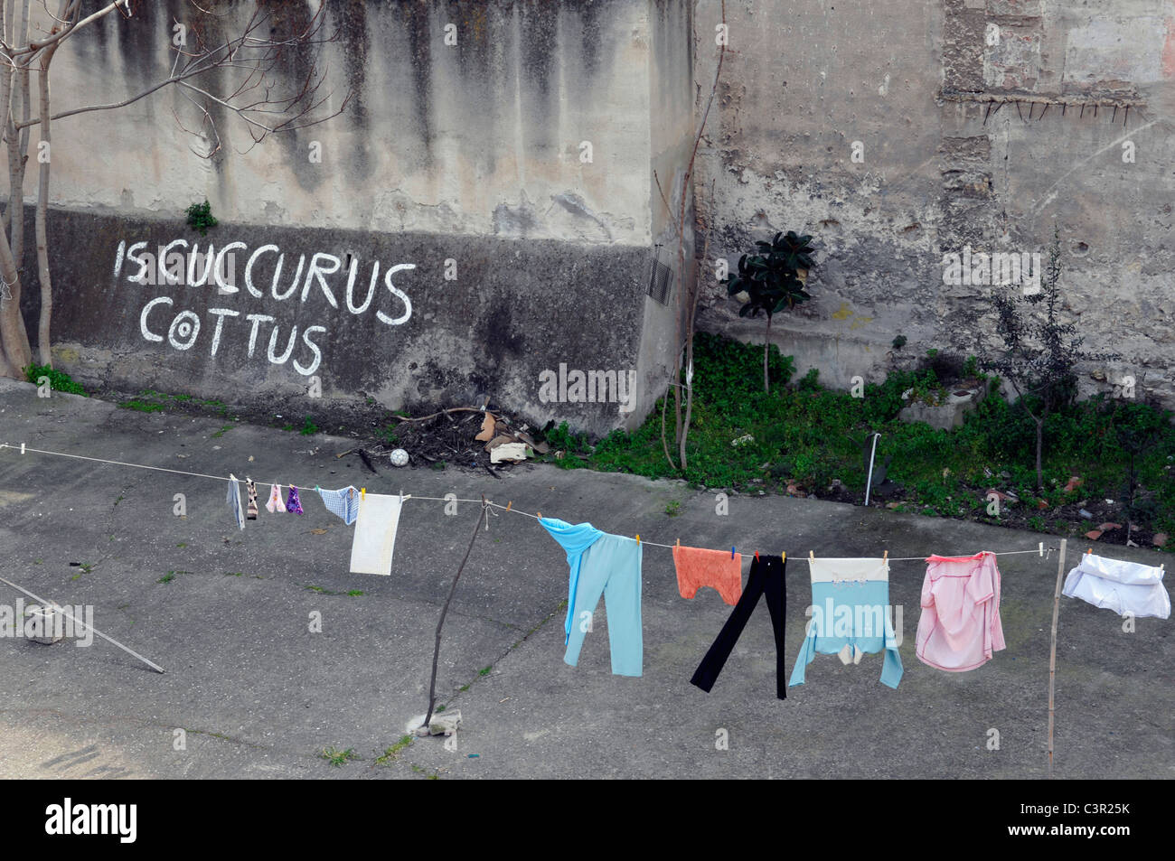 Clothes line italy hires stock photography and images Alamy