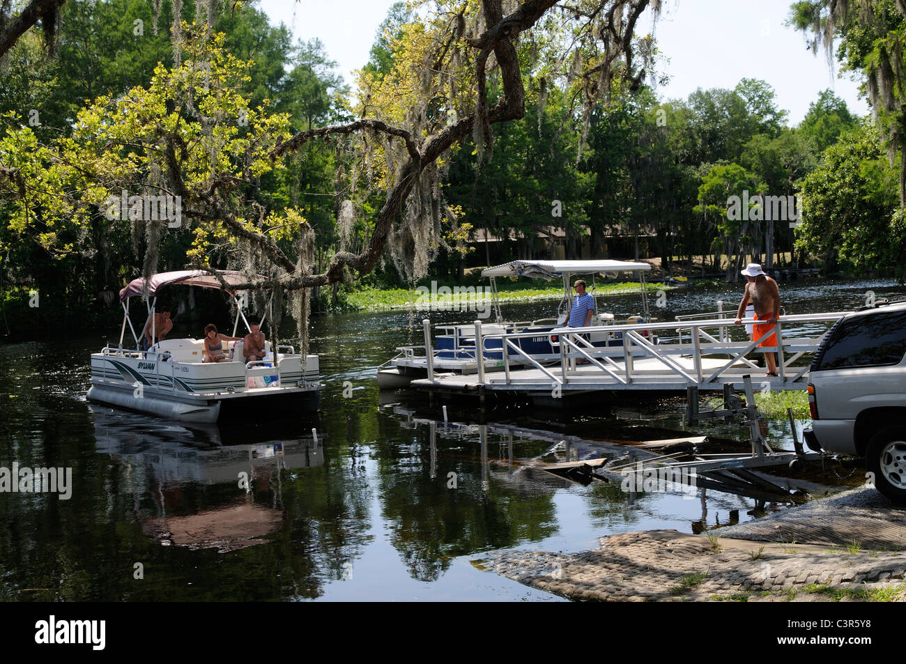 Bringing a Pontoon boat ashore from the Rainbow River at Dunnellon in