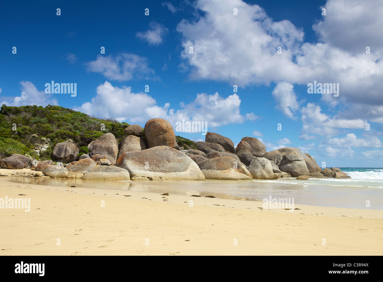 Walk from Tidal River to Whiskey Bay, Via Squeaky Beach and Picnic Bay.  Wilsons Promontory Stock Photo - Alamy