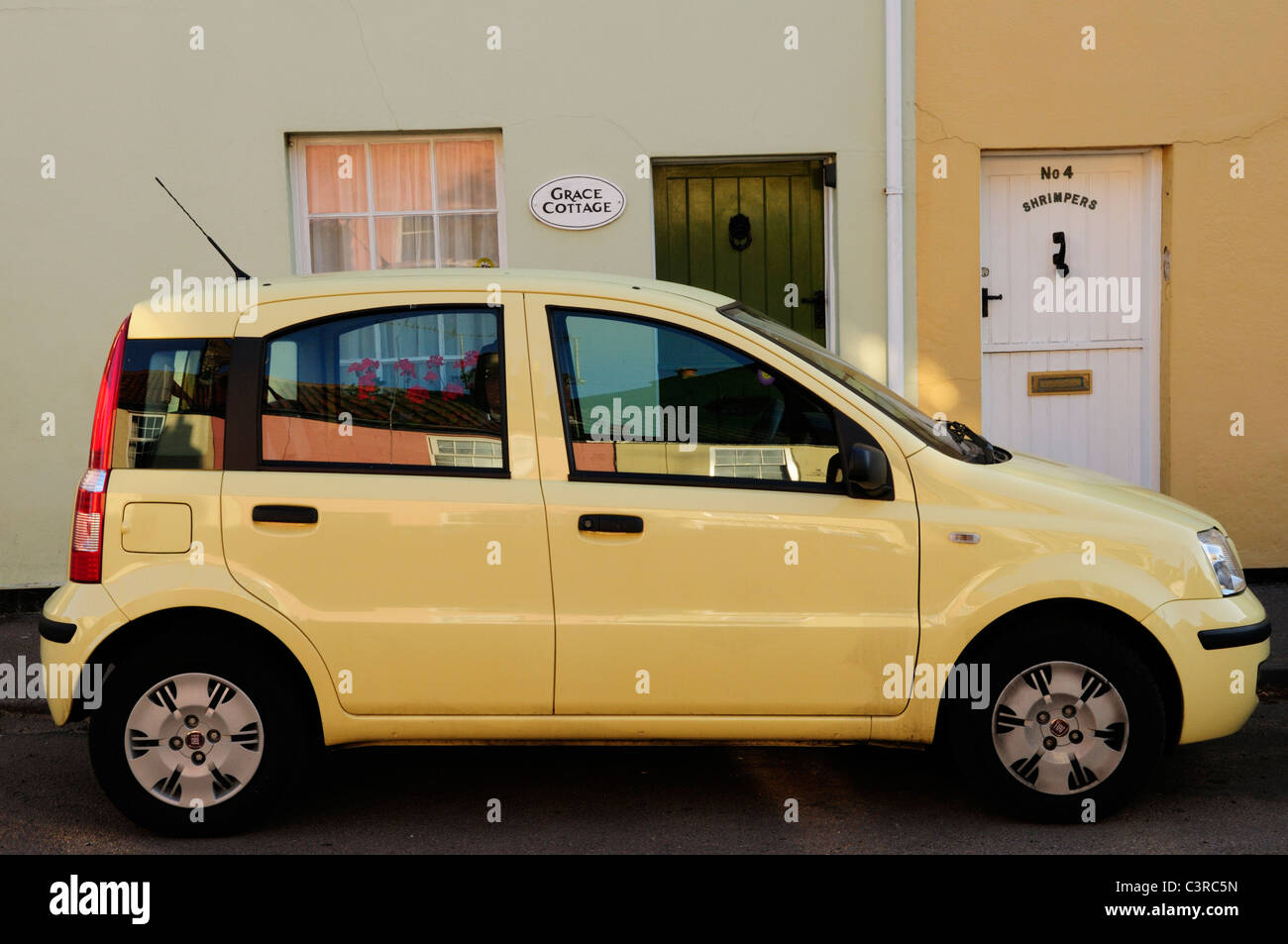 Yellow Fiat High Resolution Stock Photography And Images Alamy