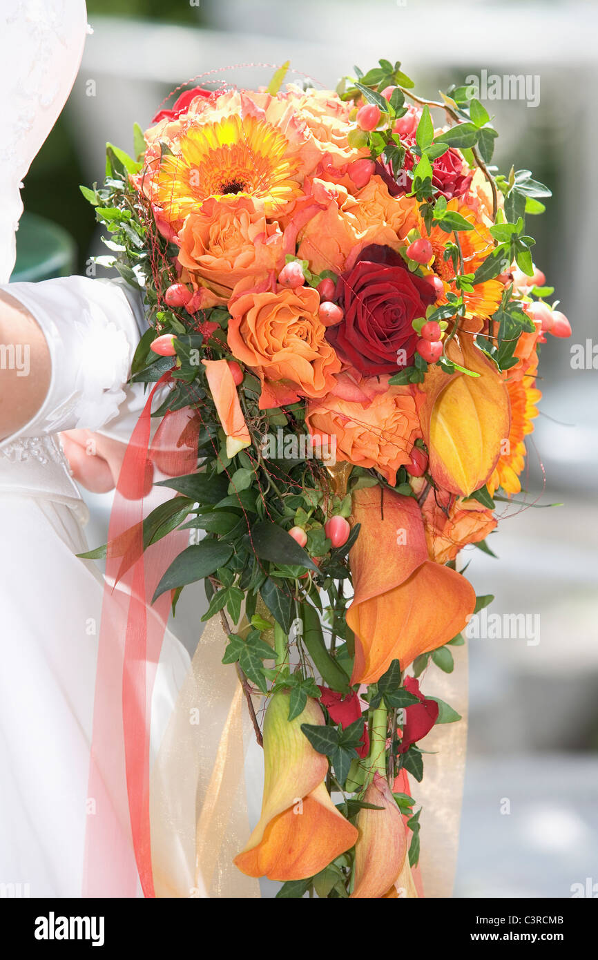 Holding a bouquet hi-res stock photography and images - Alamy