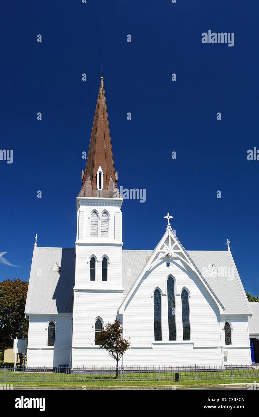 White church with a blue sky background located in Cambridge, New Zealand Stock Photo
