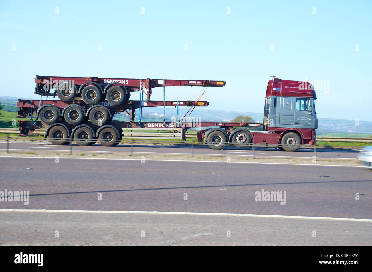 Uk hgv articulated trailers hires stock photography and images Alamy