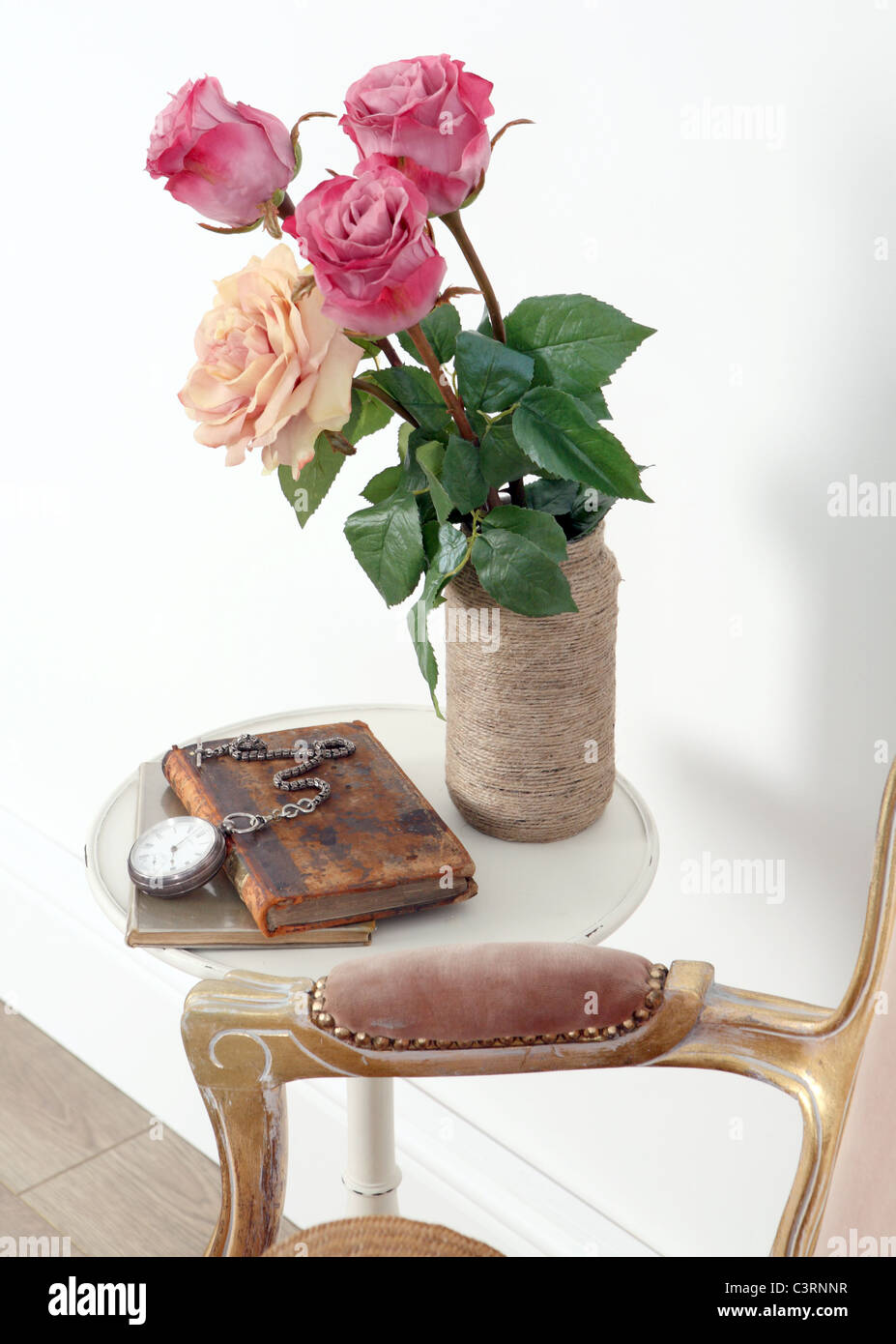 Old fashioned roses vase hi-res stock photography and images - Alamy