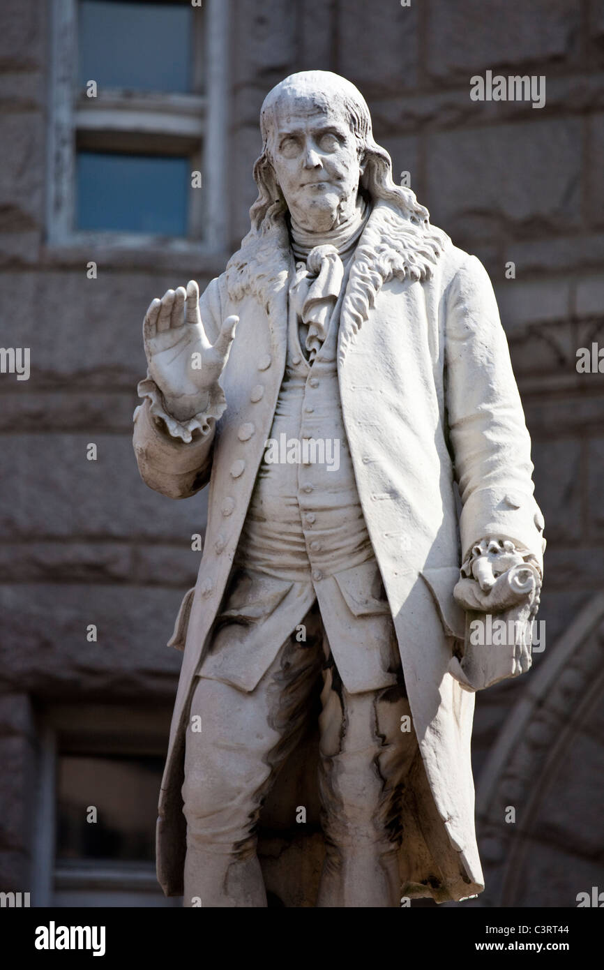 Statue of Benjamin Franklin in front of the Old Post Office Pavilion