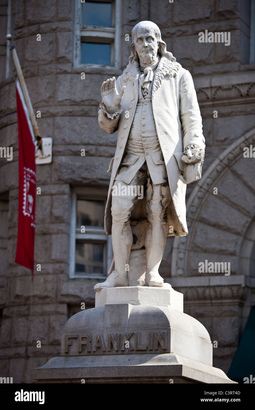 Statue of Benjamin Franklin in front of the Old Post Office Pavilion
