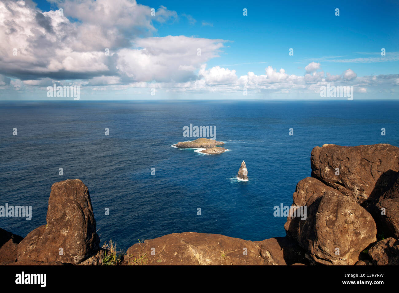 Motu Iti between Motu Nui and the sea stack of Motu Kao Kao viewed