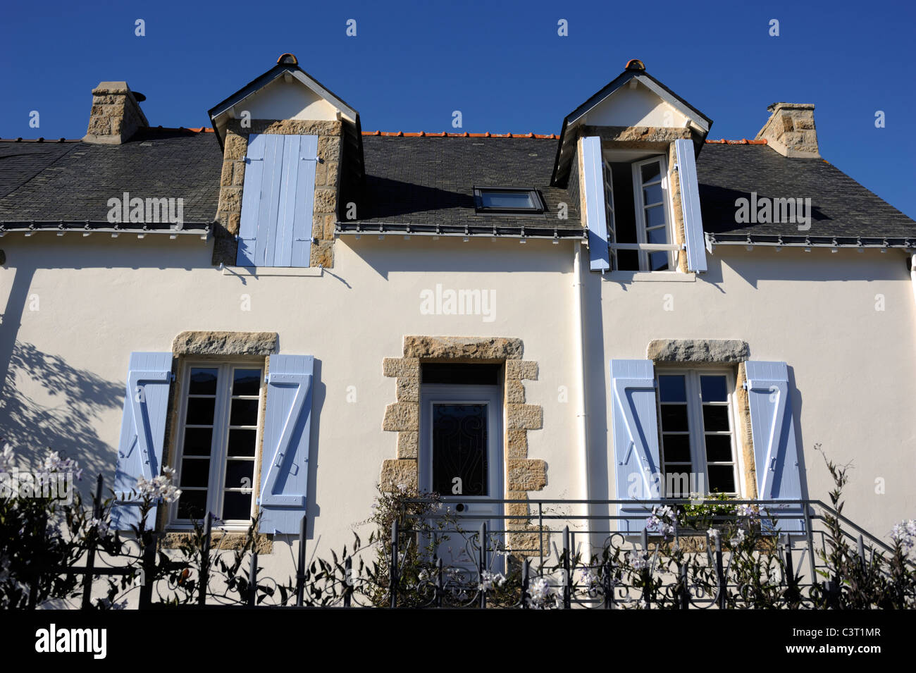 france, brittany (bretagne), morbihan, carnac, house Stock Photo Alamy
