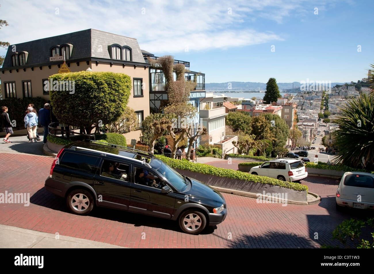 Cars driving down tight twisting hairpin bends of Lombard Street, San Francisco Stock Photo