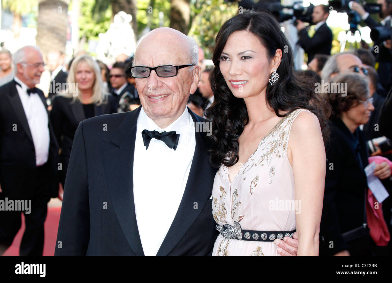 RUPERT MURDOCH WENDI DENG THE TREE OF LIFE PREMIERE PALAIS DES FESTIVALS CANNES FRANCE 16 May 2011 Stock Photo