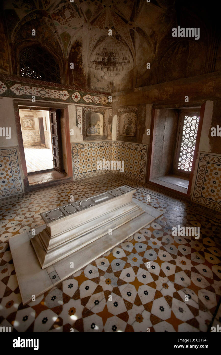 Inside the tomb of the Baby Taj Itimad Ud Daulah Tomb of Mizra Ghiyas Beg, Agra Uttar Pradesh India Stock Photo