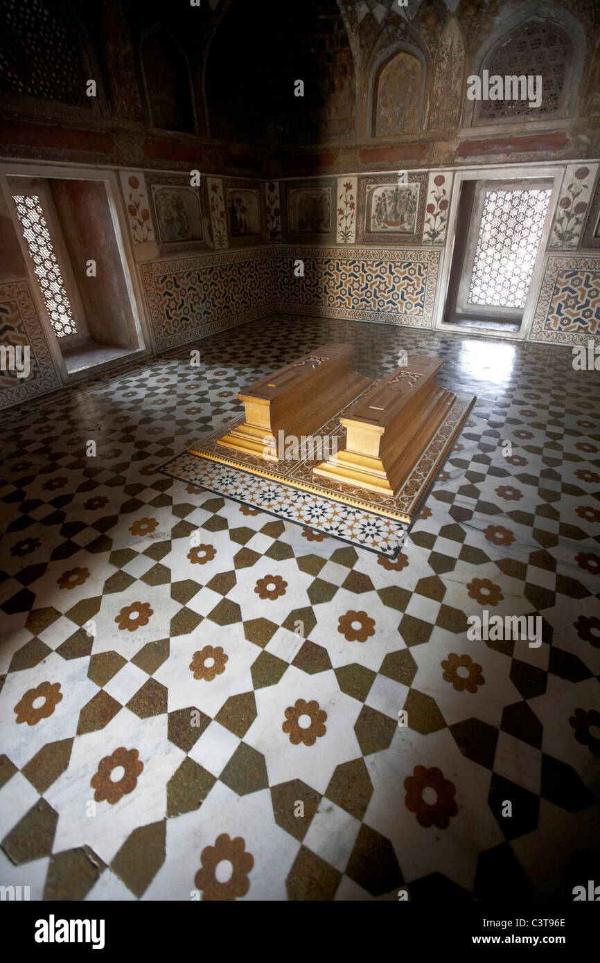 Inside the tomb of the Baby Taj Itimad Ud Daulah Tomb of Mizra Ghiyas Beg, Agra Uttar Pradesh India Stock Photo