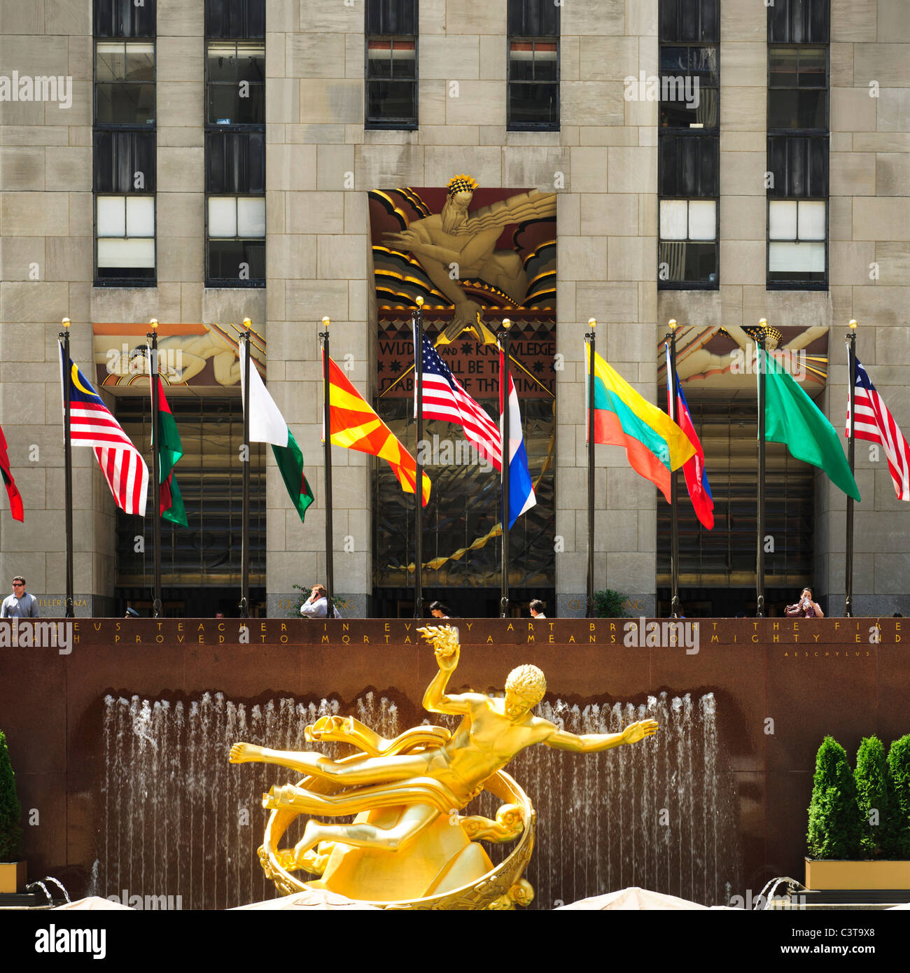 Golden statue nyc hires stock photography and images Alamy