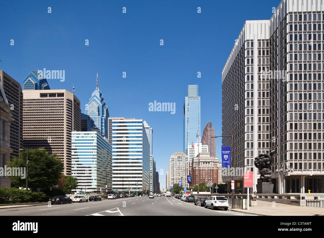 Philadelphia skyline, John F Kennedy Boulevard Stock Photo