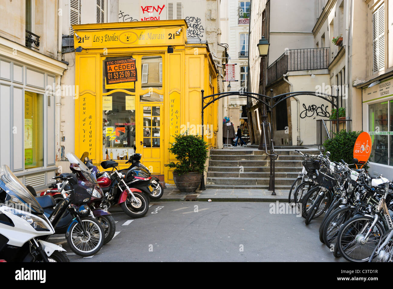 Rue Cloche Perce in the Marais district, Paris, France Stock Photo