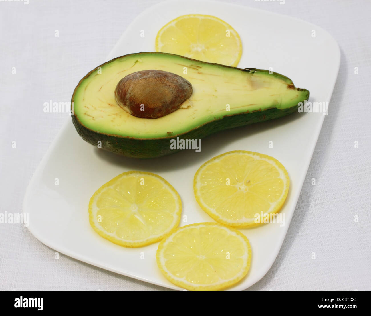 Avocado slice plate hi-res stock photography and images - Alamy