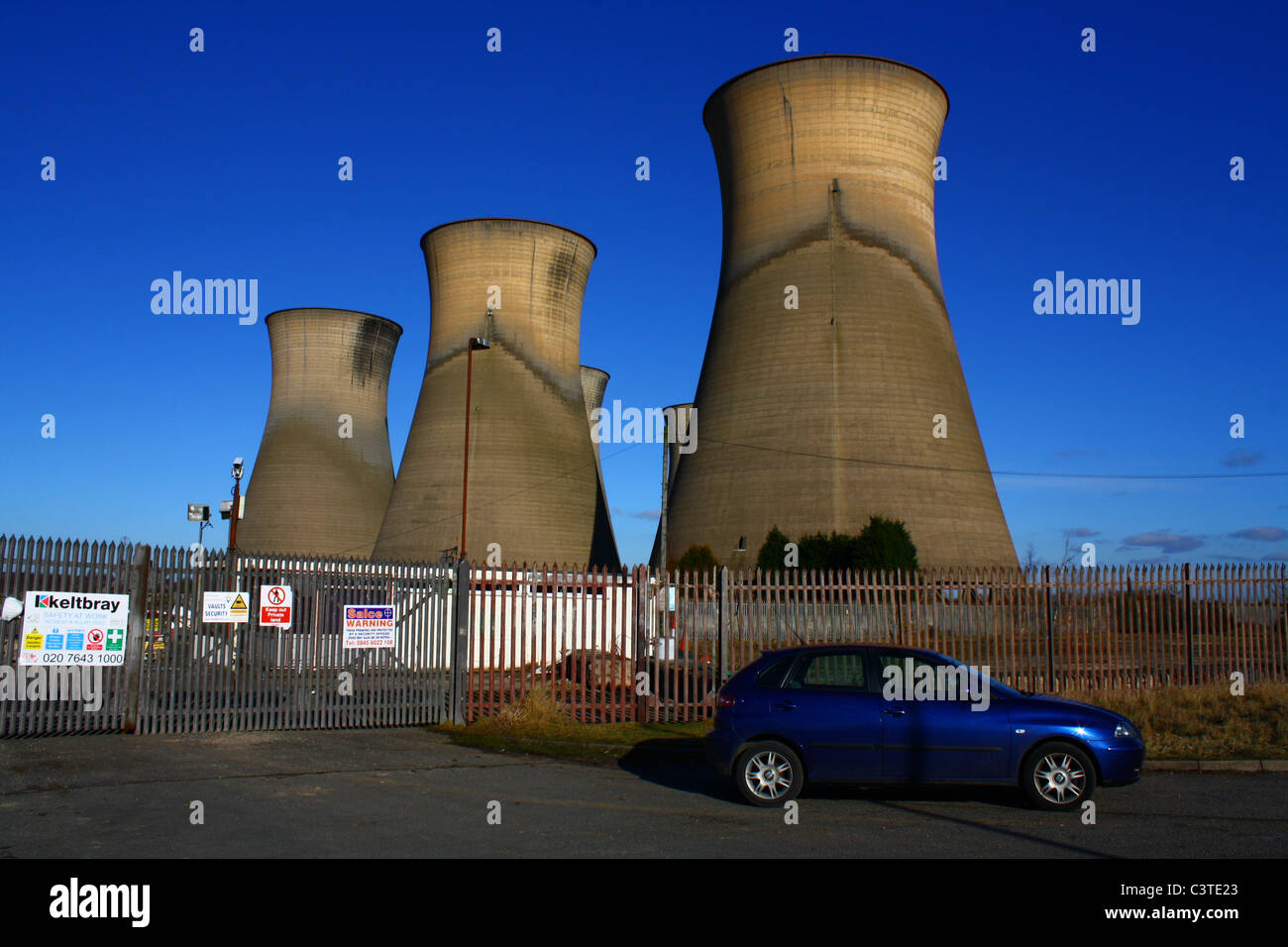 Willington Power Station cooling towers and Seat Ibiza Stock Photo
