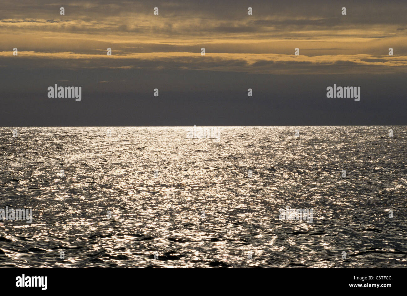 Sky meets horizon hi-res stock photography and images - Alamy