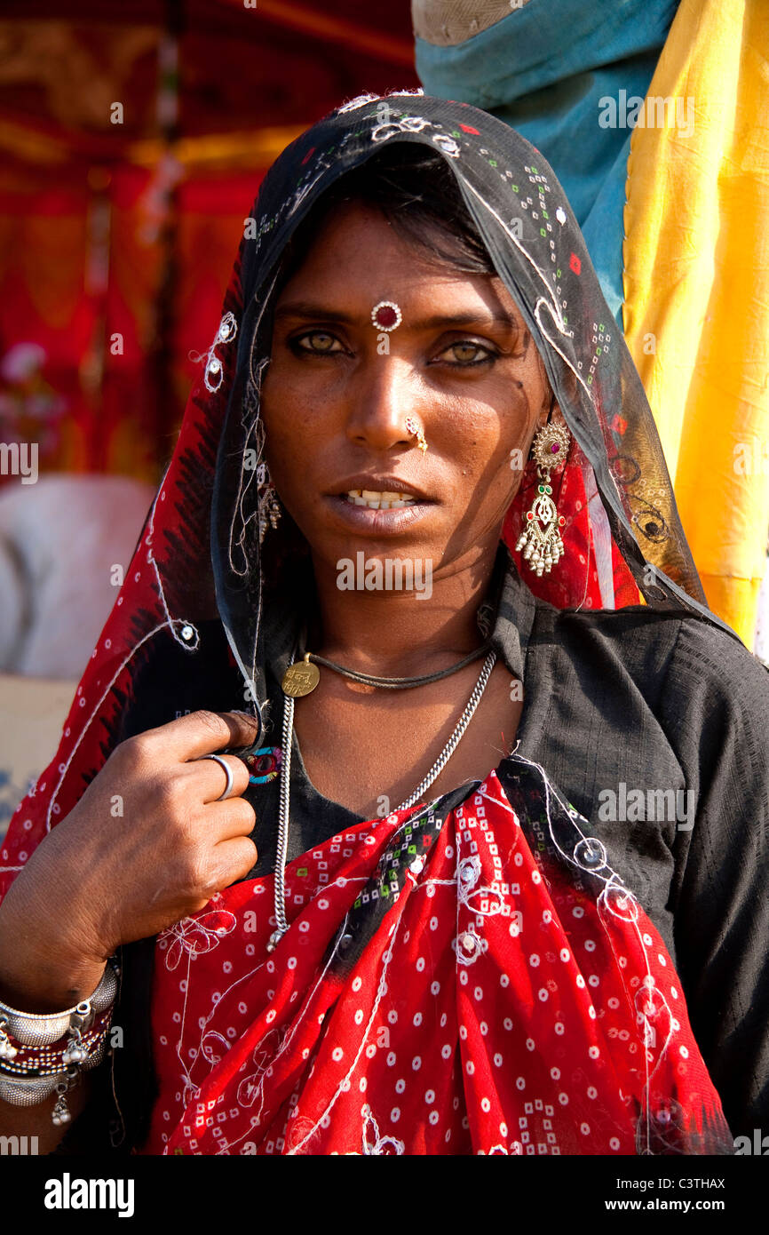 Indian people and daily life during the annual camel fair in Pushkar ...