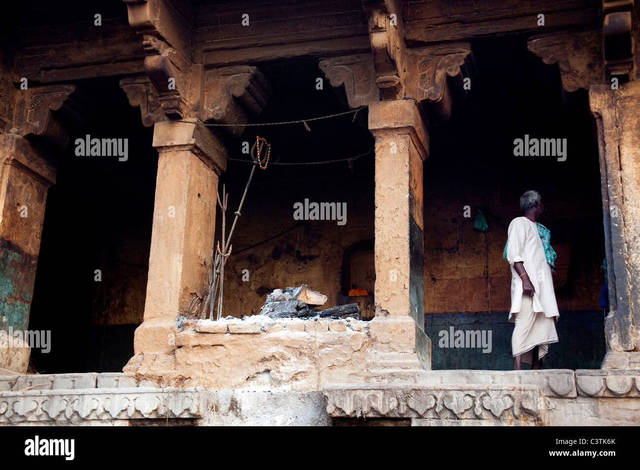 Cremation site in Varanasi, Uttar Pradesh, India Stock Photo