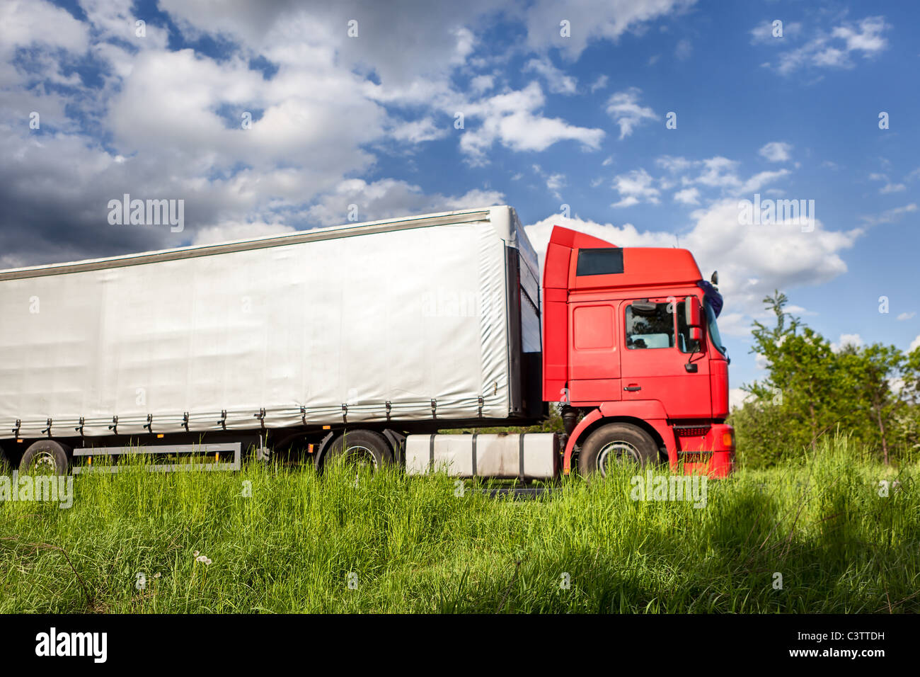 White car transporter truck hi-res stock photography and images - Alamy