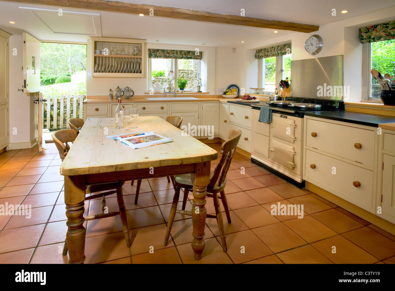 Aga kitchen hi-res stock photography and images - Alamy