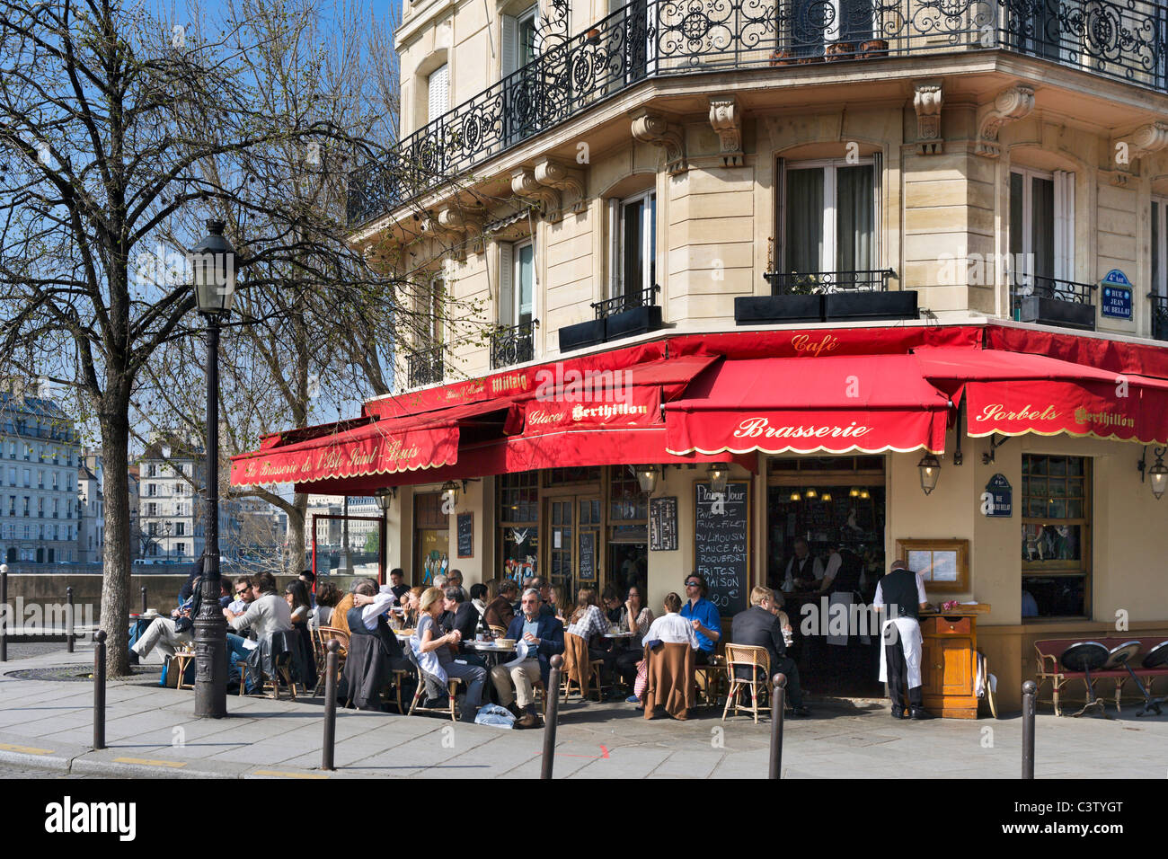 Brasserie on the corner of Rue Jean du Bellay, Ile Saint-Louis, Paris, France Stock Photo