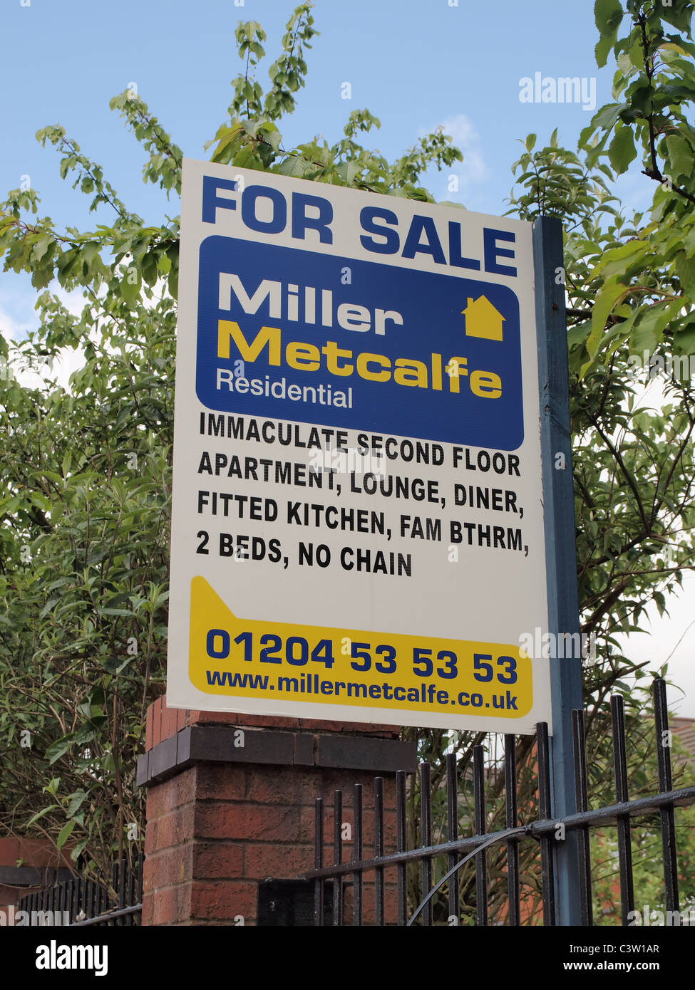 House for sale sign hires stock photography and images Alamy