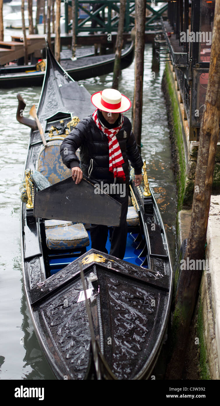 Gondola parking grand canal hi-res stock photography and images - Alamy