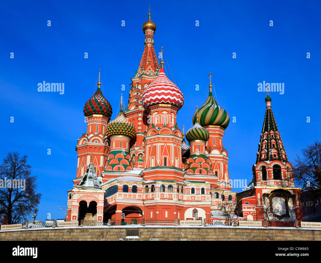 St basils cathedral snow hi-res stock photography and images - Alamy